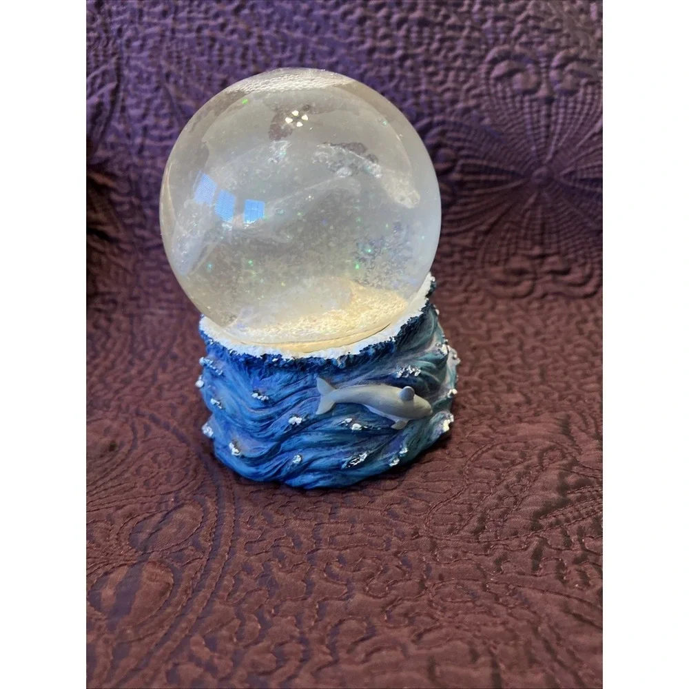 VINTAGE SILVESTRI Sea Cow MUSICAL SNOW GLOBE Manatee W/ Calf Dolphins Ocean Work